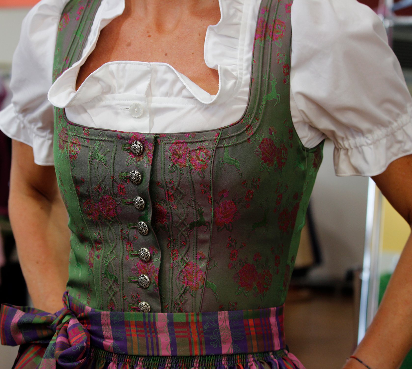 épnglé par CM ⊱ | Everyday dresses, Beautful blouses, Drndl dress
